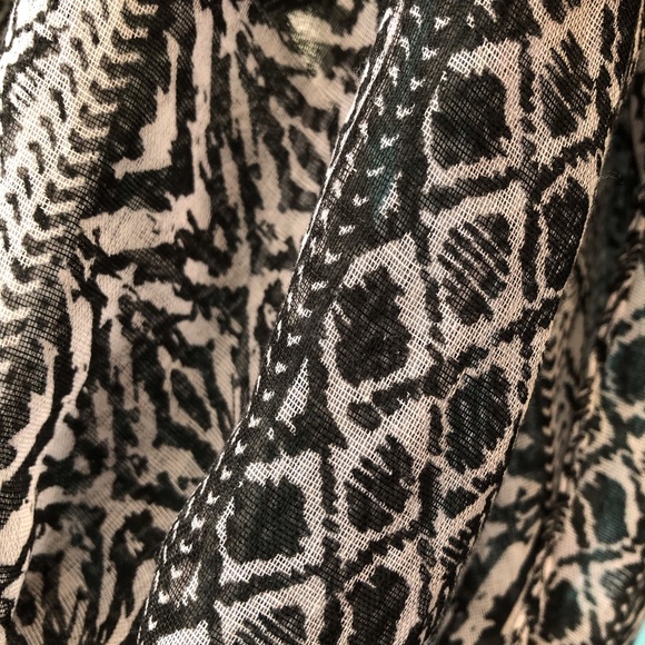 Lightweight scarf - Picture 2 of 2